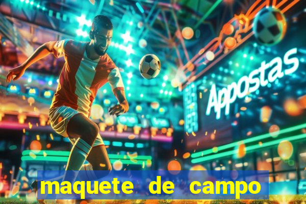 maquete de campo de futebol com material reciclavel