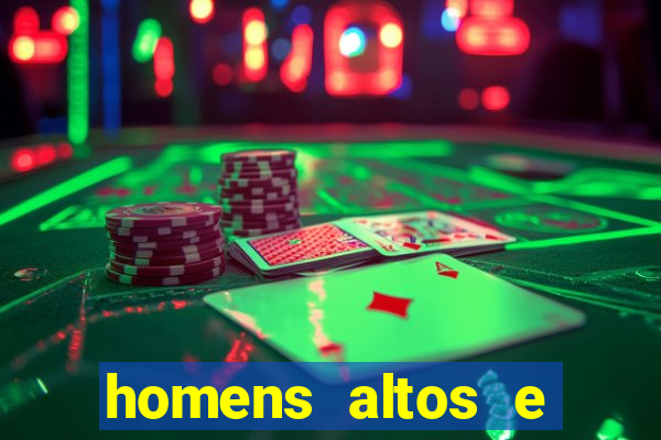 homens altos e sarados pelados