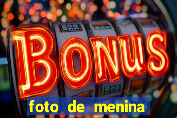 foto de menina bonita fake cacheada